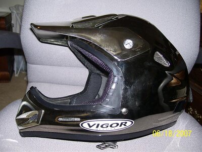 helmet 001.jpg