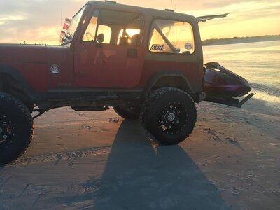 JoeKrashJeep.jpg JoeKrashJeep.jpg