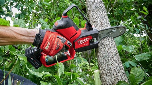 Milwaukee M12 Pruning Saw.jpg