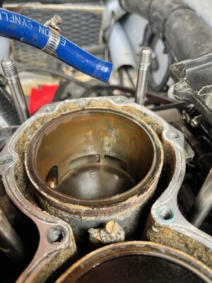 front piston.jpg front piston.jpg