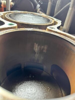 frontpiston2.jpg frontpiston2.jpg