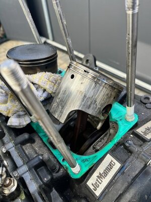 front piston 3.jpg front piston 3.jpg