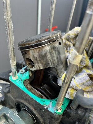 rearpiston1.jpg rearpiston1.jpg