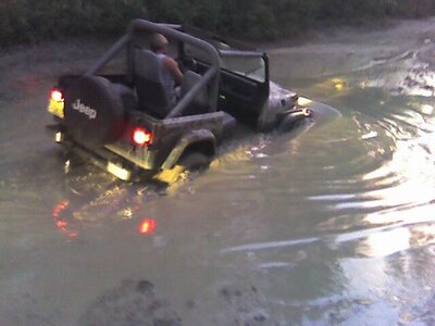 derons jeep.JPG