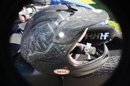 Helmet with Shuffle 009.jpg