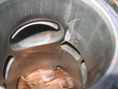 Front Cylinder exhaust port gouge.jpg