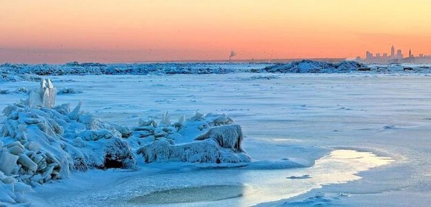 lakeeriefrozen3.jpg