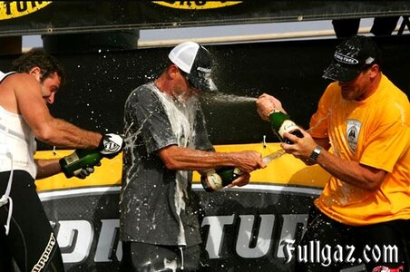 Winners champagne.jpg