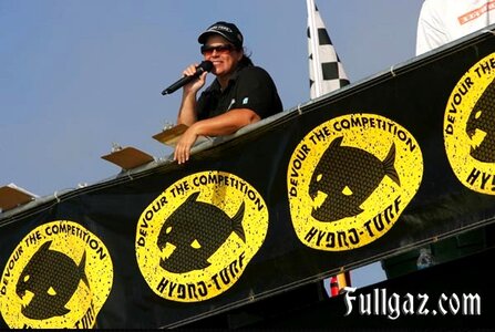 Lisa Announcing HT Freestlye Surf Slam 2.jpg
