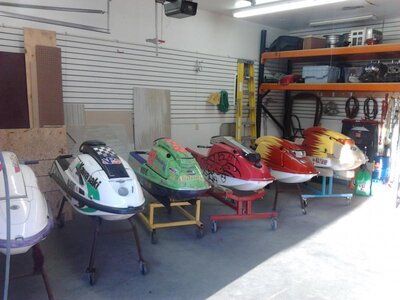 jetskis.jpg